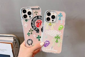 この特別な時に、チャリティとファッションが同歩して進む。Chrome Hearts iPhone 16/15/14 ケースが世界規模で発表され、ファッションと愛心が完璧に融合する。このケースはユニークなデザインと卓越した技術によって、豪華さと個性を示す。ファッションアクセサリーであるだけでなく、愛心を伝える使者でもある。世界中で発売され、より多くの人々にチャリティの力とファッションの魅力を感じさせる。