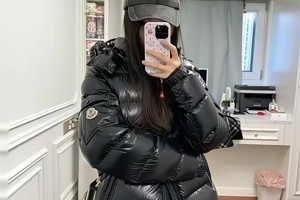 2025 年感謝祭・東京限定！N 級品 Moncler 最新ダウンジャケット完全解析！東京の潮流をリードするデザインで、高品質フェザーで温暖性と軽量感を両立，細部の縫製まで本物同等の精密さ！スーパーコピーの最高峰である当サイトfoolcase.comは、優良サイトランキング NO.1 を誇り、厳格な品質保証を提供。今回の限定モデルも送料無料でお届け！最新カラー・サイズ情報や購入ポイントを詳しく掲載，LINE ID:hxp1111 でお問