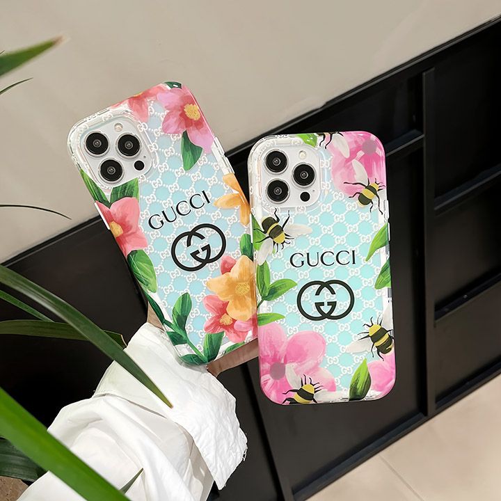 gucci グッチ アイフォーン 15カバー