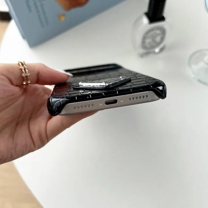 アイフォーン 16 plus 携帯ケースプラダ