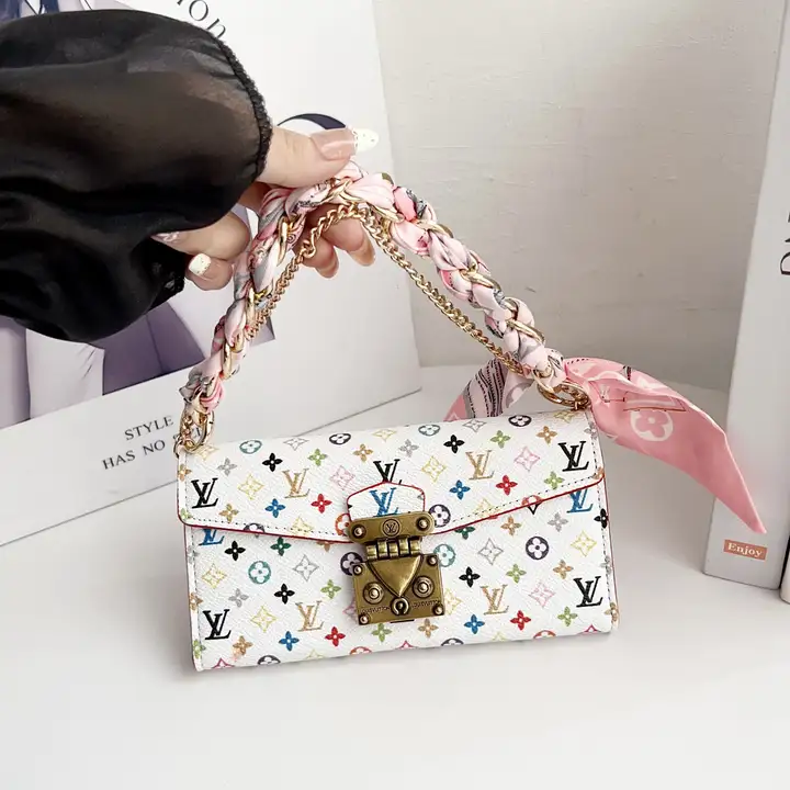 アイホン 16 プロ ケース 可愛い ヴィトン風