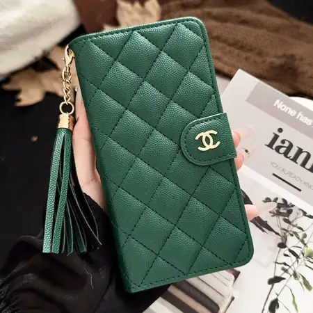 chanel シャネル ストラップ付き アイフォン 16プラス スマホケース