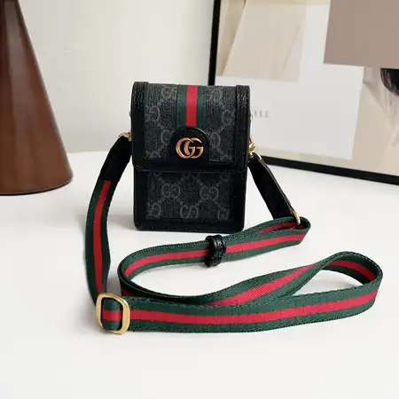 gucci グッチ ギャラクシー ZFlip1/2カバー 布製