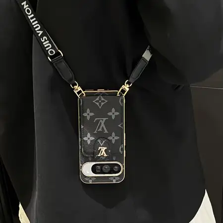 GG風 シリコン iphone 16