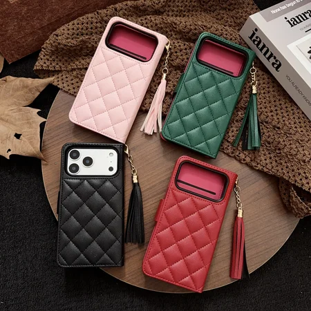 chanel シャネル ストラップ付き アイフォン 16プラス スマホケース