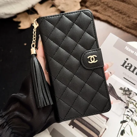 chanel シャネル ストラップ付き アイフォン 16プラス スマホケース