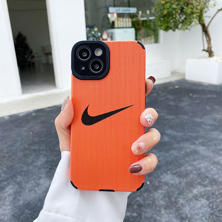 295369-iphone14-plus-nike-case.jpg