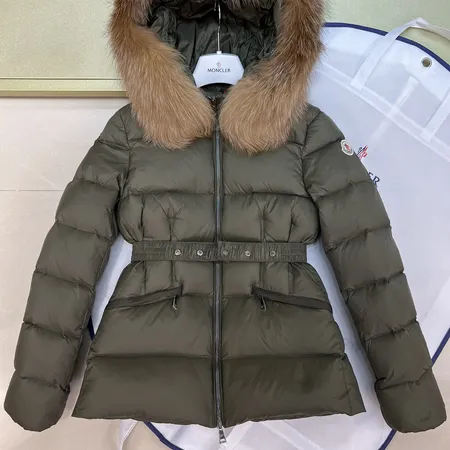 モンクレール ダウン新作，モンクレール 新作，かっこいい moncler ダウン メンズ，モンクレール ダウン メンズ人気，モンクレール ダウン 新作，新作 モンクレール ダウン レディース，モンクレール 着こなし 女性