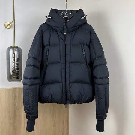 モンクレール ダウン新作，モンクレール 新作，かっこいい moncler ダウン メンズ，モンクレール ダウン メンズ人気，モンクレール ダウン 新作，新作 モンクレール ダウン レディース，モンクレール 着こなし 女性